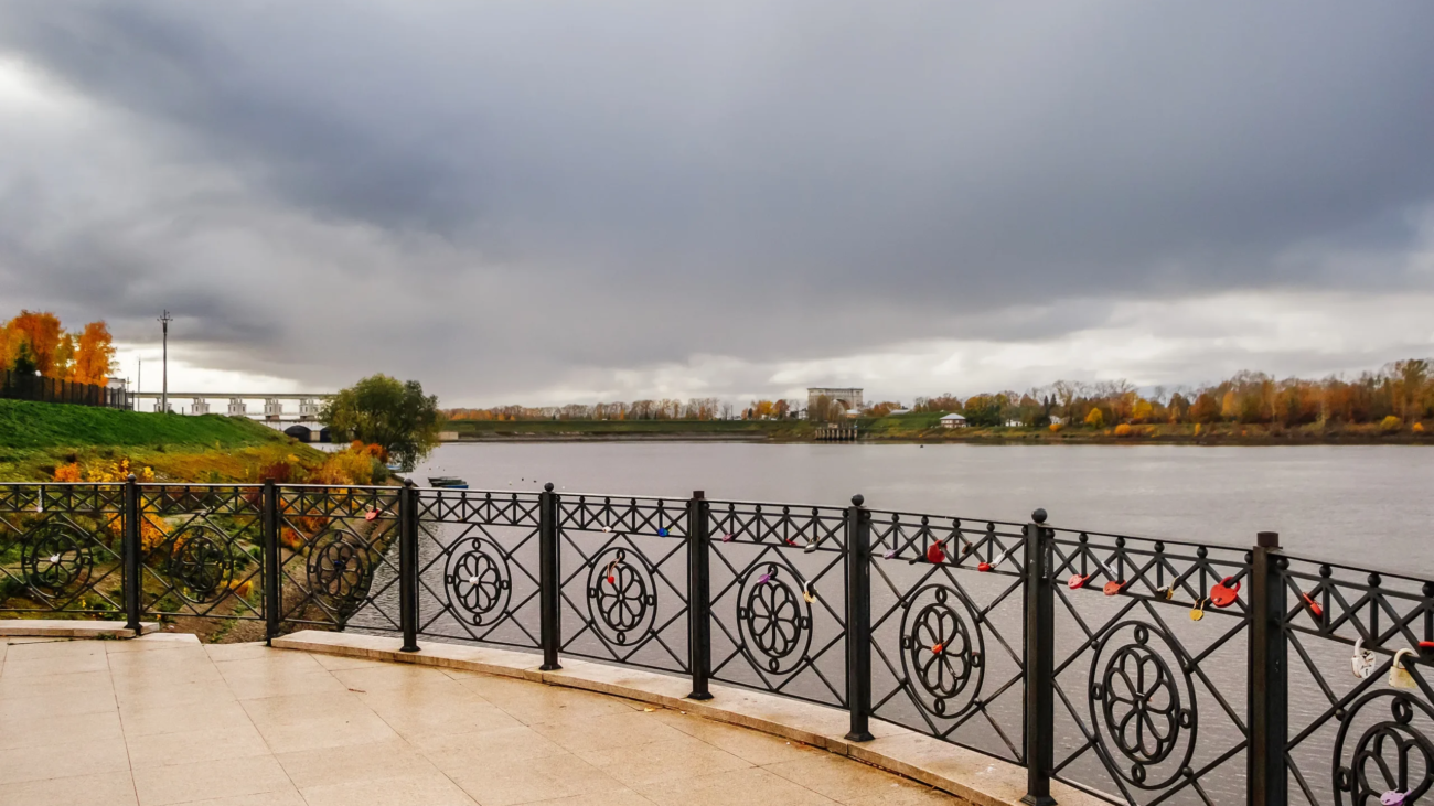 beautiful-autumn-landscape-yellow-trees-by-the-ri-2025-03-14-02-47-18-utc